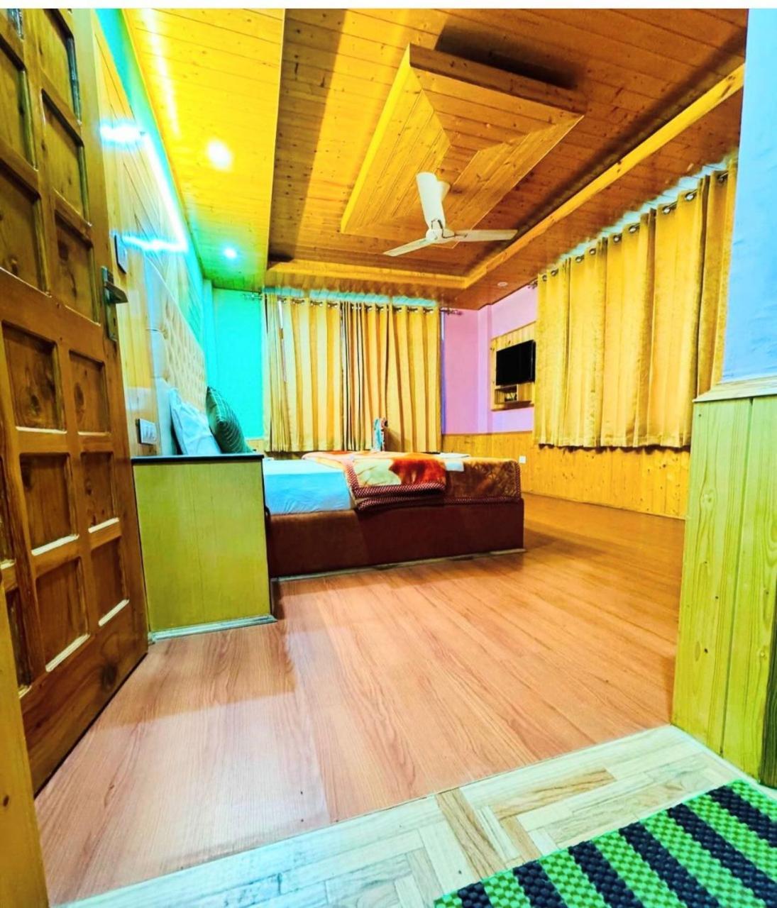 Hotel Himachal Heights Manāli Exterior foto
